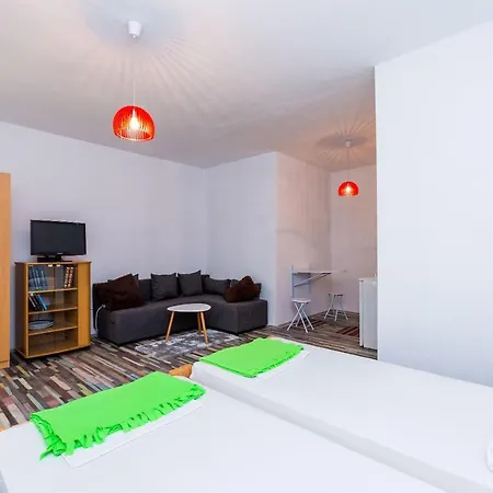 アパート Sany ツァヴタット